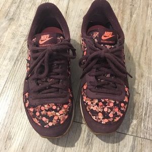 Nike FLORAL Internationalist Lifestyle!